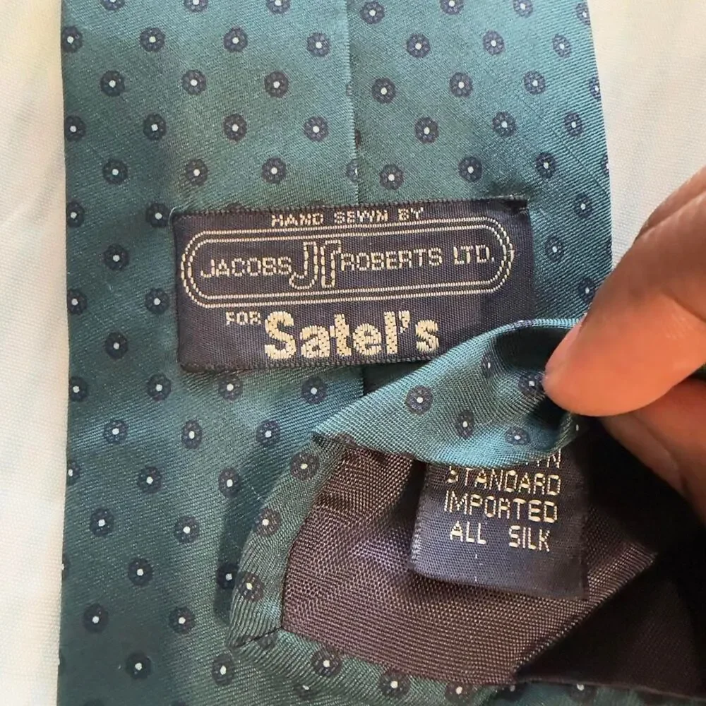 Jacobs Roberts green silk tie with polka dots #silk #tie